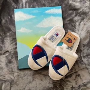 NIP Champion White Terry Logo Embroidered The Sleepover Slippers Mens